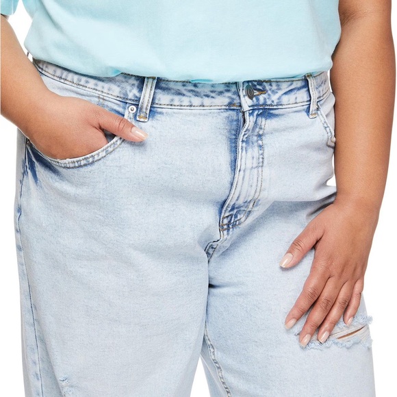 NWT No Boundaries 20w Wide Leg Plus Light Wash Jeans - Picture 4 of 13